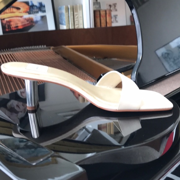 Ann Klein Champagne Satin slides - Picture 4 of 10